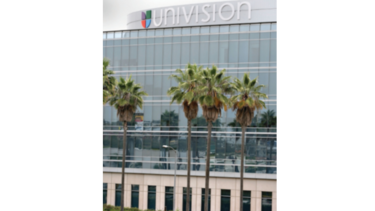 Exdirector de Viacom compra participación en Univision  