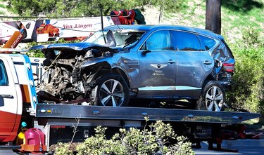 Tiger Woods sufre lesiones graves en una pierna al estrellarse en su auto