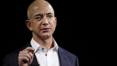 El fundador de Amazon le arrebata el título de hombre más rico del mundo a Bill Gates