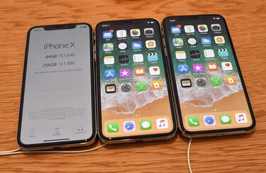 Largas filas para comprar el costoso iPhone X en su salida mundial