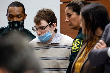 Entre la vida y la muerte, el asesino de Parkland espera veredicto del jurado