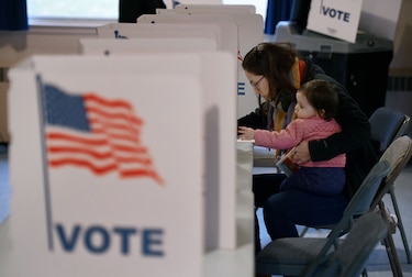 Súper Martes en Estados Unidos enfrenta a Biden y Sanders, con Bloomberg como tercero en discordia 