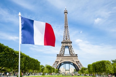 Estudiantes universitarios podrán trabajar en Francia
