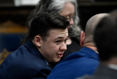 Absuelto Kyle Rittenhouse, joven que mató a dos manifestantes antirracistas en Estados Unidos