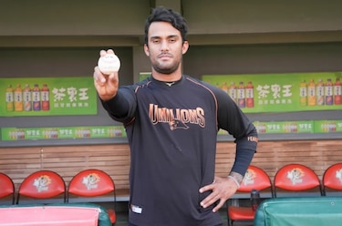 Randall Delgado fue presentado con los Uni-President Lion del béisbol taiwanés