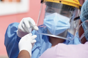 Minsa está vigilante por Ómicron; más de 6 millones de dosis aplicadas en 10 meses