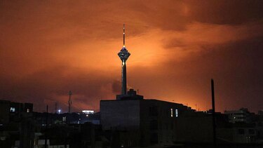 Estados Unidos lanza una nueva ofensiva contra Irán y Teherán responde