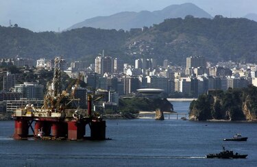 El Brent continúa su descenso y cae por debajo de los 80 dólares