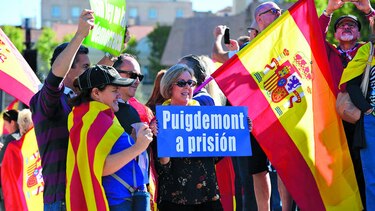 Puigdemont llama a resistir pacíficamente