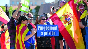 Puigdemont llama a resistir pacíficamente