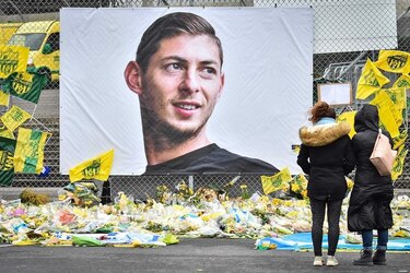 La familia de Sala 'comienza el duelo'; el fútbol rinde homenaje al argentino