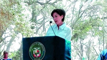 Ministra de Ambiente renuncia a su cargo