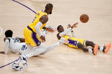 Los Lakers humillan a los Grizzlies y se ganan el derecho a soñar
