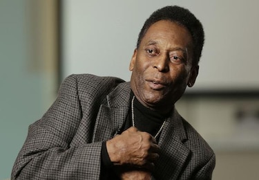Hospitalizan a 'Pelé' por dolor estomacal