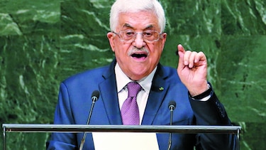 Fuerzan jubilación de funcionarios palestinos