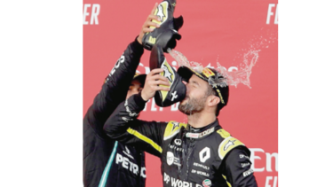 Hamilton gana en Imola y Mercedes suma 7º título 