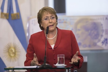 Bachelet reitera necesidad de nueva Constitución para Chile