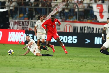 La selección Panamá cae 2-1 ante el Universitario de Perú
