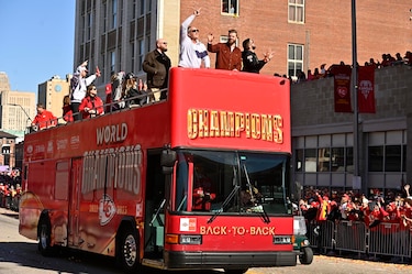 Los campeones Chiefs y la NFL donan 200,000 dólares para ayudar a las víctimas de tiroteo