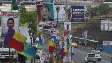 Acogen propuesta de prohibir propaganda política en servidumbre