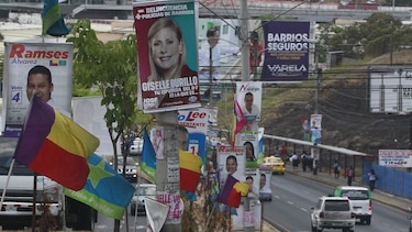 Acogen propuesta de prohibir propaganda política en servidumbre