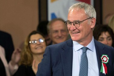 Ranieri recibe el premio a mejor técnico italiano