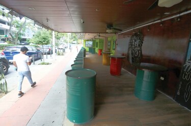 Restaurantes de la capital reciben luz verde del Municipio para usar aceras