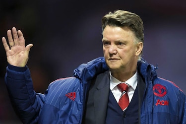 Manchester United cesa a Van Gaal; Mourinho suena como opción