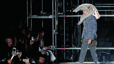 Desfile de momias y dinosaurios