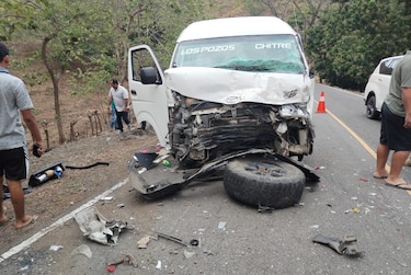 Nueve heridos deja accidente entre un vehículo y un busito en Pesé