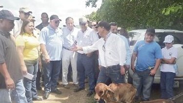 Cuestionan a ministro por laboratorio