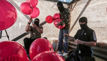Israel bombardea Gaza tras el lanzamiento de globos incendiarios
