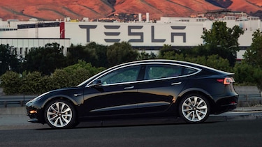 Proliferan los autos eléctricos, pero ¿dónde se los carga?
