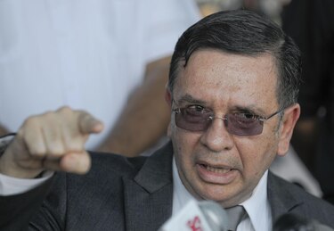 La Fiscalía salvadoreña acusa a exministro de lavar más de un millón de dólares