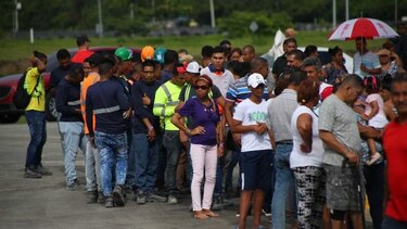 En su segundo día, miles de personas acuden a las Naviferias