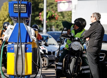 Londres desplegará al ejército el lunes para garantizar suministro de combustible