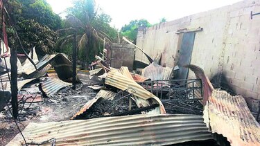 Fuego consume tres comercios y cinco viviendas en Metetí