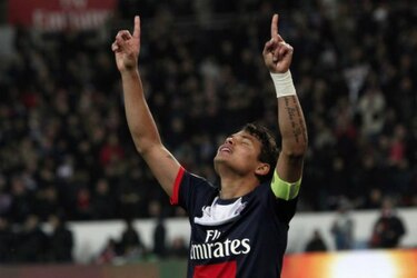 PSG aplasta 5-0 al Sochaux y sigue en la cima de liga francesa