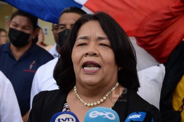 Maribel Gordón supera a Francisco Carreira en la recolección de firmas
