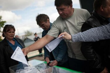 Prorrusos participan activamente en referendos separatistas en Ucrania