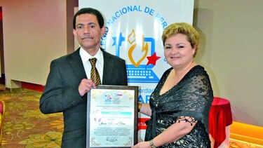 Reconocen trayectoria de periodista de ‘La Prensa’