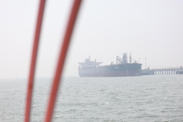 La guerra provoca pérdida de 10 millones de barriles diarios de petróleo de Oriente Medio