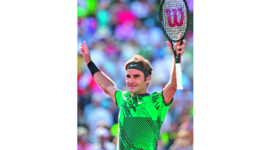 Federer y Wozniacki avanzan
