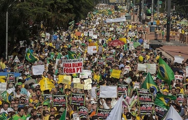 Por todo Brasil, manifestantes exigen impugnar a presidenta Rousseff
