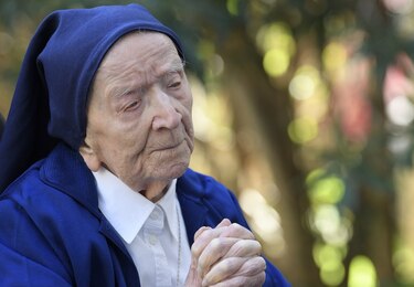 Monja francesa cumple 117 años tras sobrevivir a la Covid-19