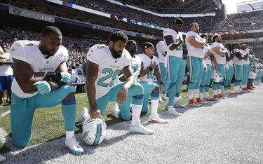 Dolphins castigarán a jugadores que se hinquen