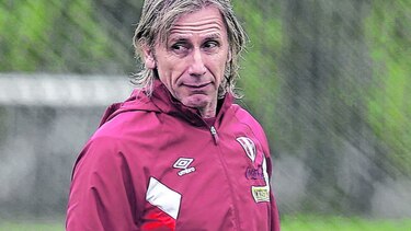 Peruanos se aferran a su selección