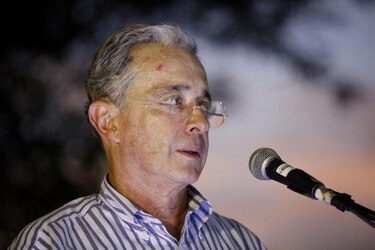 Uribe acude a la Fiscalía para aclarar las denuncias contra campaña de Santos