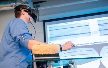 Chicago: Centro médico usa realidad virtual para enseñanza