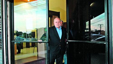 Juzgado ordena aprehensión de Richard Fifer para que cumpla pena de prisión